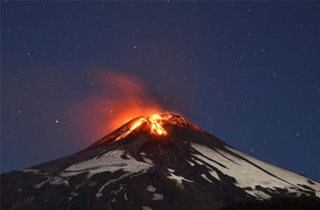 20150304 Chilean volcano erupt01