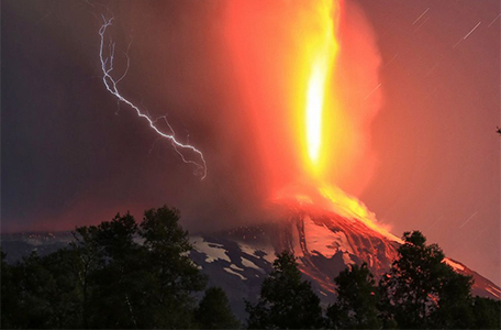 20150304 Chilean volcano erupt02